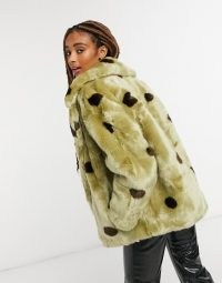 Jakke rita cropped coat with big collar in sage green polka dot / faux fur winter coats