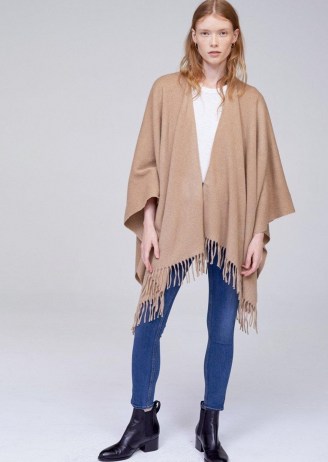 RAG & BONE CASHMERE PONCHO in CAMEL / light brown fringed ponchos / stylish autumn cover up