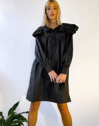 Vila mini dress with oversized collar detail in black – vintage look dresses - flipped