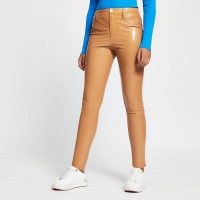 RIVER ISLAND Beige vinyl super fitted trousers / shiny pants