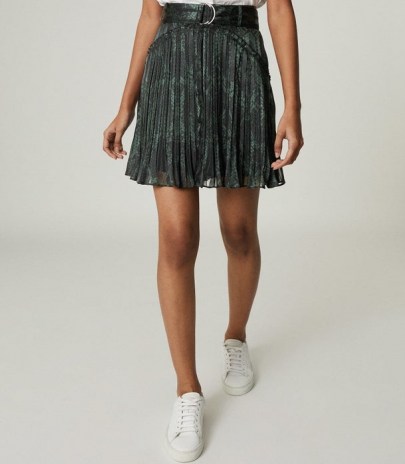 REISS ORIELLE SNAKE-PRINT MINI SKIRT BLACK PRINT / pleated floaty fabric skirts - flipped