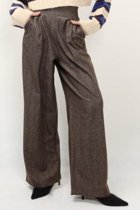 storets Dina Herringbone Pintuck Pants | brown wide leg trousers