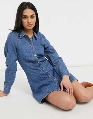 Lost Ink denim dress in vintage wash with gathered shoulders in Indigo – casual shirt dresses
