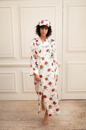 YOLKE Orange Print Silk Dressing Gown Ivory – fruit prints – luxury nightwear – printed bedtime gowns / robes - flipped