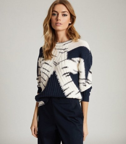 REISS TIFFANY COLOUR BLOCK KNITTED JUMPER NAVY / colourblock jumpers