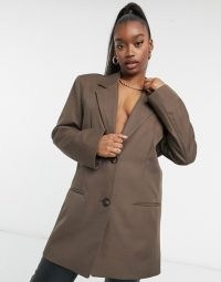 ASOS DESIGN boxy single breasted dad suit blazer in brown ~ longline oversized blazers ~ shoulder pad jacket ~ long jackets with padded shoulders