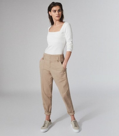 REISS BRADIE COTTON TAPERED CARGO TROUSERS STONE ~ casual pants - flipped