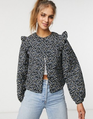 Vila jacket with frill shoulder detail and balloon sleeve in ditsy floral - flipped