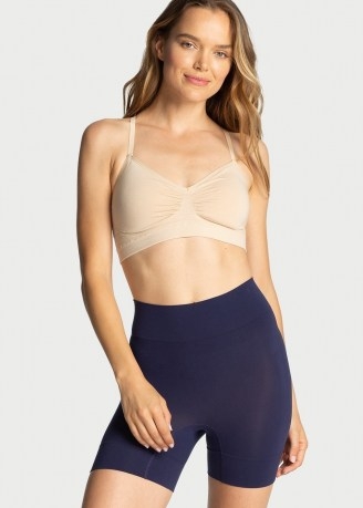 Yummie Bria Comfortably Curved Shaping Short | Comfortable sideseam free construction - flipped