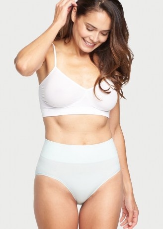 Yummie Livi Comfortably Curved Shaping Brief | 2-ply waistband provides shaping at the tummy - flipped