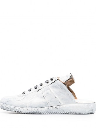 Maison Margiela Replica cut-out paint-effect sneakers / white open back trainers - flipped