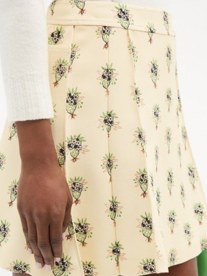 CHLOÉ Bouquet-print crepe mini skirt / floral skirts - flipped
