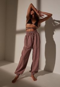 MISSGUIDED re_styld mauve oversized 90s joggers | cuffed jogging bottoms