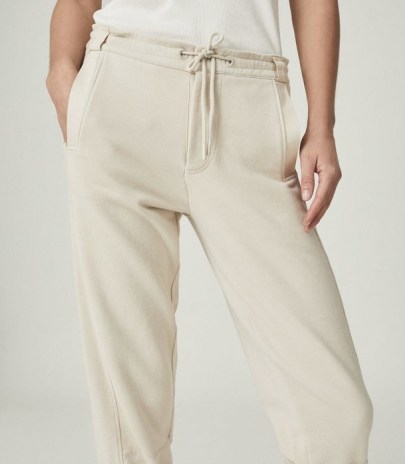REISS SHANNON PANELED LOUNGEWEAR JOGGERS / neutral cuffed jogging bottoms with a drawstring waistband - flipped