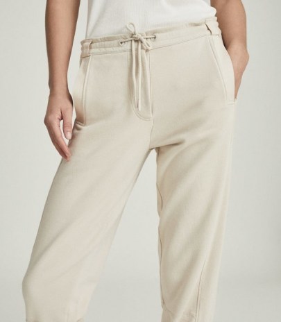 REISS SHANNON PANELED LOUNGEWEAR JOGGERS / neutral cuffed jogging bottoms with a drawstring waistband