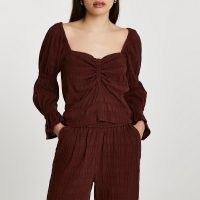 River Island Brown long sleeve ruched puff sleeve crop top – gathered tops