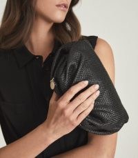 REISS ELLENA RAFFIA POUCH CLUTCH BAG BLACK / chic woven bags