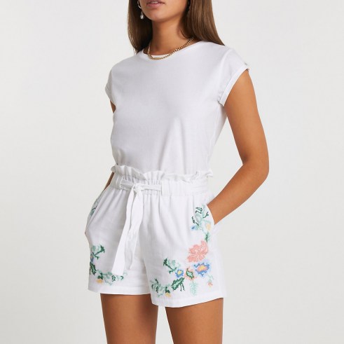 RIVER ISLAND White embroidered paper bag shorts / floral embroidery / tie waist