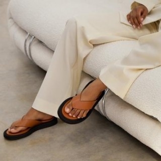 DEAR FRANCES KIN SANDAL | tan brown thonged flats | flat leather sandals - flipped