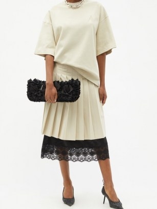 VAQUERA Lace-trimmed pleated twill skirt - flipped