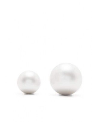 AZ FACTORY mismatch pearl earrings | chic contemporary jewellery | faux pearls