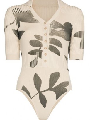 Jacquemus Yauco V-neck bodysuit – beige rib knit leaf print bodysuits