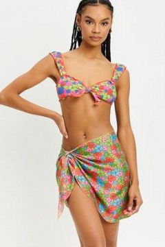 Frankies Bikinis Sassy Sarong Wrap Groovy – retro floral print sarongs – beachwear – pool cover up - flipped