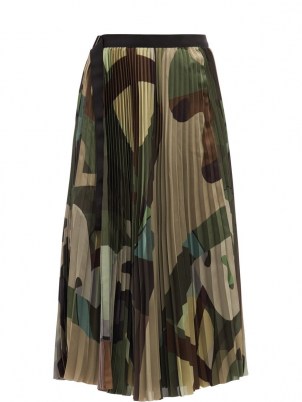 SACAI X Kaws camouflage-print pleated crepe skirt | khaki green camo print midi skirts - flipped