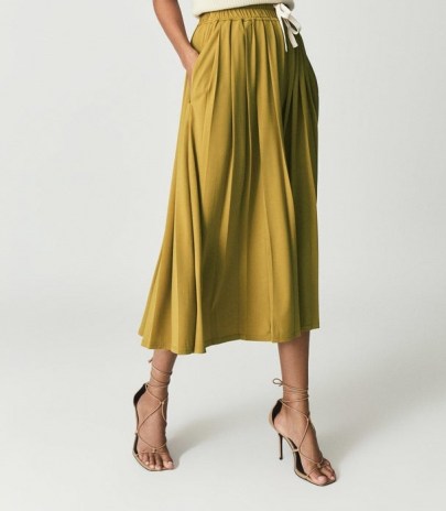 Reiss ARIELLA FINE JERSEY PLEATED MIDI SKIRT YELLOW – chic sustainable skirts – womens recycled fabric fashion - flipped