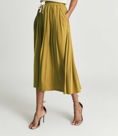 Reiss ARIELLA FINE JERSEY PLEATED MIDI SKIRT YELLOW – chic sustainable skirts – womens recycled fabric fashion