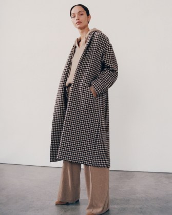 NILI LOTAN KIDMAN COAT MAHOGANY – BEIGE HOUNDSTOOTH / women’s chic open front longline coats / womens stylish checked winter outerwear - flipped