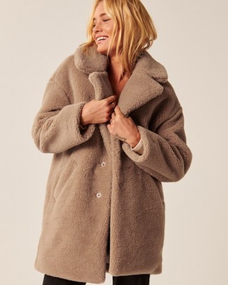 A&F Teddy Coat Light Brown – Abercrombie & Fitch women’s textured faux fur winter coats - flipped