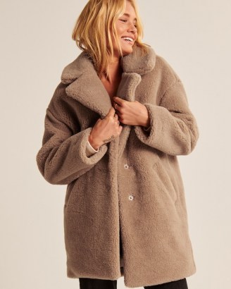 A&F Teddy Coat Light Brown – Abercrombie & Fitch women’s textured faux fur winter coats