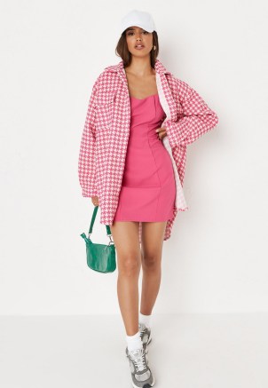 MISSGUIDED pink boucle houndstooth oversized shirt dress ~ textured dogtooth check dip-hem dresses