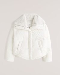 A&F Elevated Mini Puffer – white faux fur collar jackets – curved hem – on trend wind and water resistant outerwear