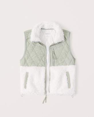 ABERCROMBIE & FITCH Cropped Two-Tone Sherpa Vest – green luxe style faux shearling fur colour block vests – womens on trend gilets – fashionable sleeveless winter jackets