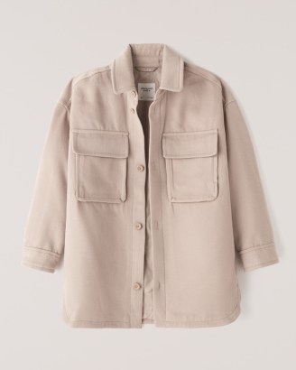 ABERCROMBIE & FITCH Oversized Cozy Shirt Jacket in Light Brown – on trend overshirts – fashionable shackets – casual jackets - flipped