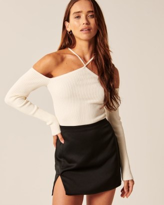 Abercrombie & Fitch Strappy Halter Sweater Bodysuit in off white – cold shoulder bodysuits - flipped
