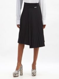 VETEMENTS Asymmetric pleated skirt in black – contemporary style skirts