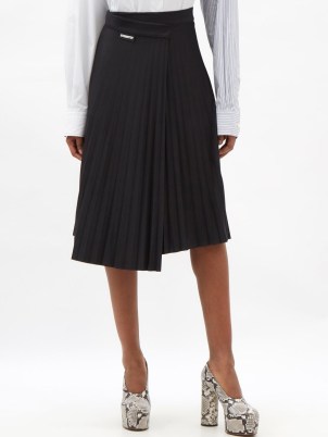 VETEMENTS Asymmetric pleated skirt in black – contemporary style skirts - flipped