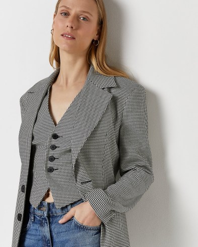 RIVER ISLAND BLACK DOGTOOTH TAILORED BLAZER ~ womens on-trend checked blazers ~ women’s fashionable houndstooth jackets - flipped