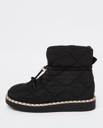 River Island BLACK RI MONOGRAM QUILTED PUFFER SNOW BOOTS | womens padded winter footwear - flipped