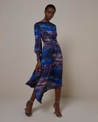 River Island BLUE RI STUDIO TIE DYE TWIST FRONT MIDI DRESS – printed long sleeve asymmetric hem dresses