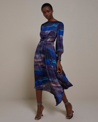 River Island BLUE RI STUDIO TIE DYE TWIST FRONT MIDI DRESS – printed long sleeve asymmetric hem dresses - flipped