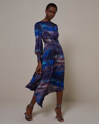 River Island BLUE RI STUDIO TIE DYE TWIST FRONT MIDI DRESS – printed long sleeve asymmetric hem dresses