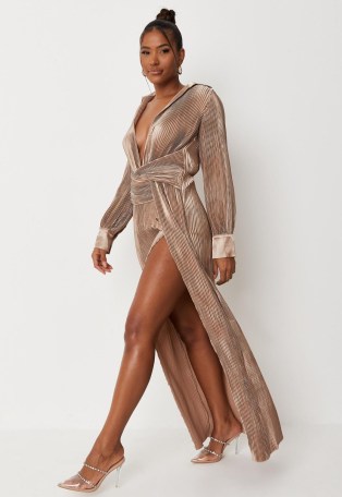 carli bybel x missguided champagne satin plisse twist front midaxi dress – glamorous plunging going out evening dresses – party glamour – thigh high split occasion fashion