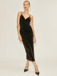 REFORMATION Disco Dress in Black Sparkle – effortless glamour – glamorous evening look – sparkling LBD