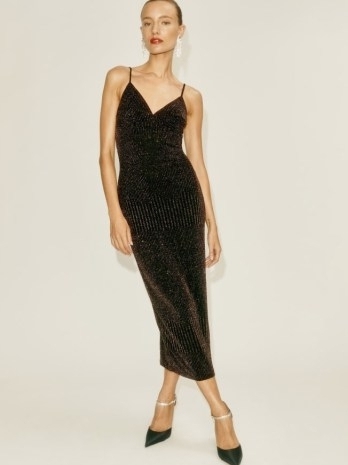 REFORMATION Disco Dress in Black Sparkle – effortless glamour – glamorous evening look – sparkling LBD