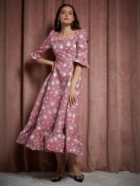 sister jane Star Lift Jacquard Midi Dress Sea Pink – printed stars on feminine fashion – ruffle trim flared hem dresses – square neck – black tie detail