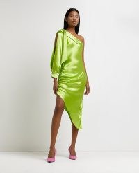 RIVER ISLAND GREEN ASYMMETRIC SATIN MIDI DRESS ~ slinky ruched one shoulder party dresses ~ glamorous one sleeve evening occasion dresses ~ going out glamour
